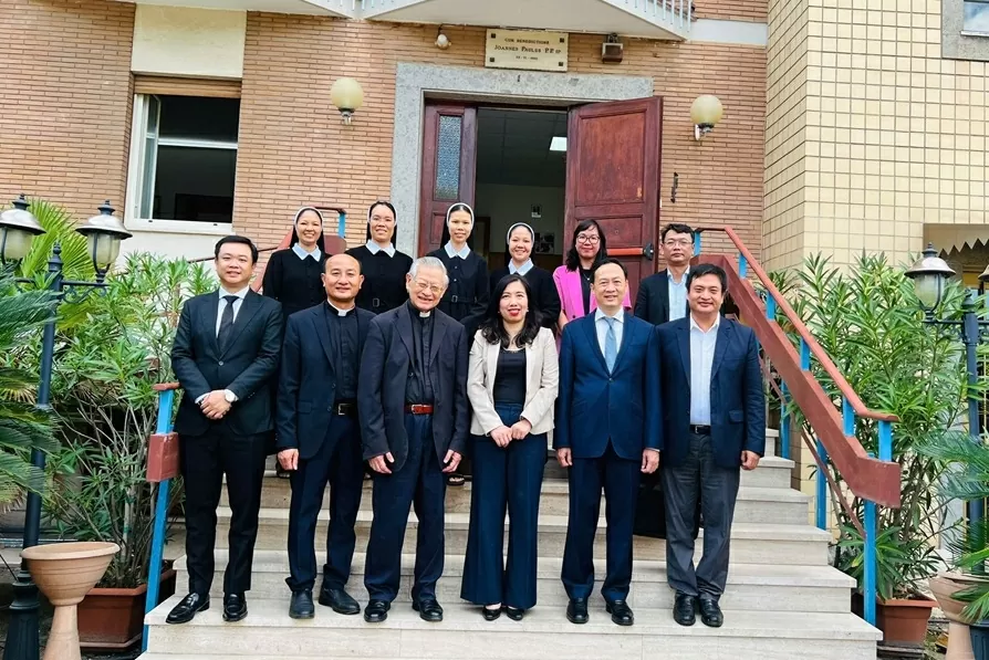 Thứ trưởng Lê Thị Thu Hằng tiếp xúc cộng đồng, gặp mặt đại diện các trường đại học Italy nhân kỷ niệm Ngày Tôn vinh tiếng Việt