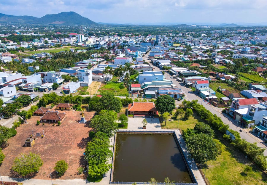 hoat-dong-le-gio-hoang-de-quang-trung-dien-ra-tai-di-tich-an-khe-truong-sang-19-9jpg.jpg