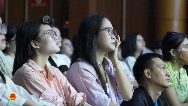 Hành trình đi tìm cội nguồn trong "Chân trời rực rỡ" khiến khán phòng lặng đi vì xúc động - Ảnh 10.