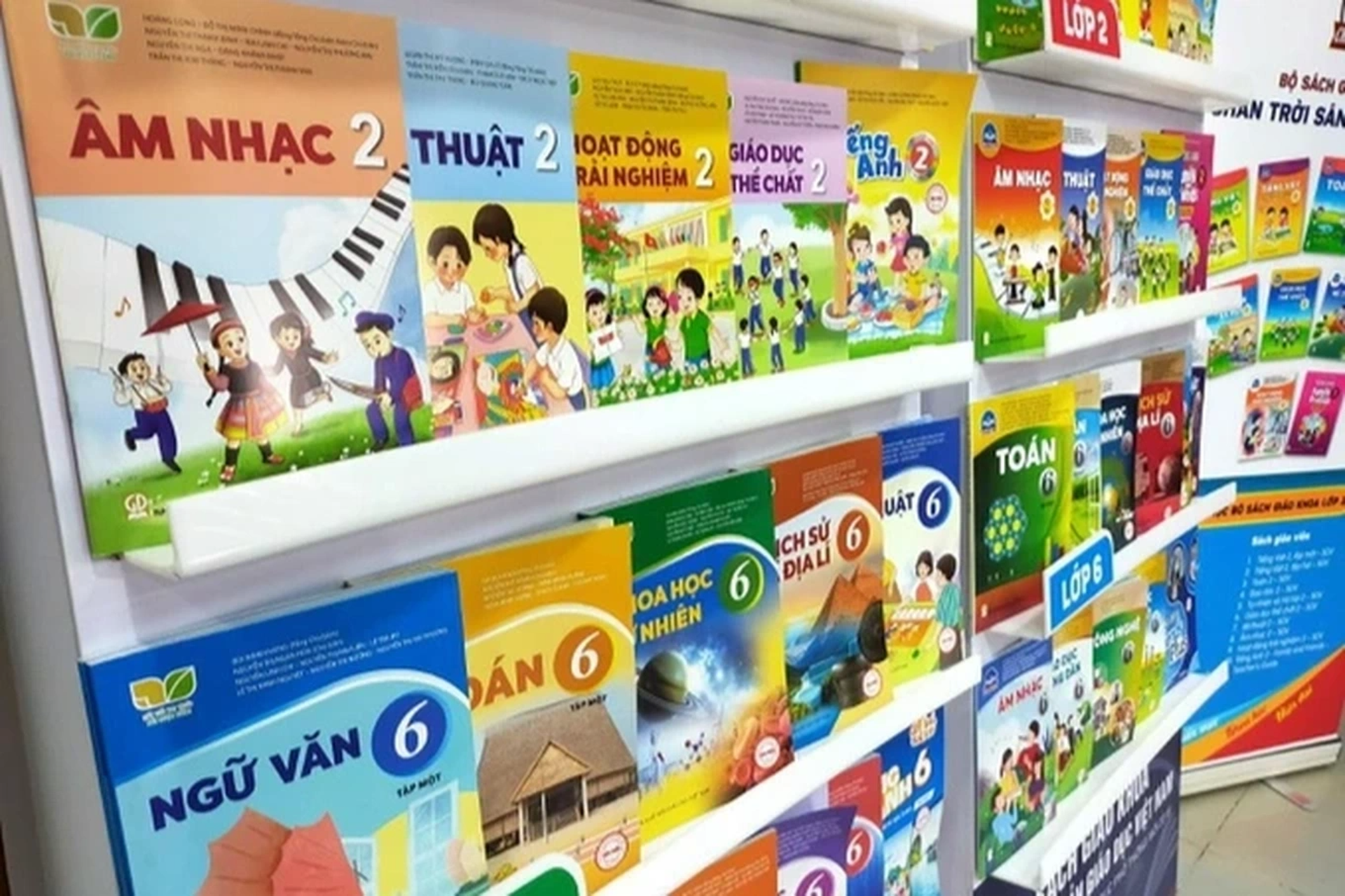 Một bộ sách giáo khoa thống nhất toàn quốc: Giảm gánh nặng, tránh lối mòn - 2