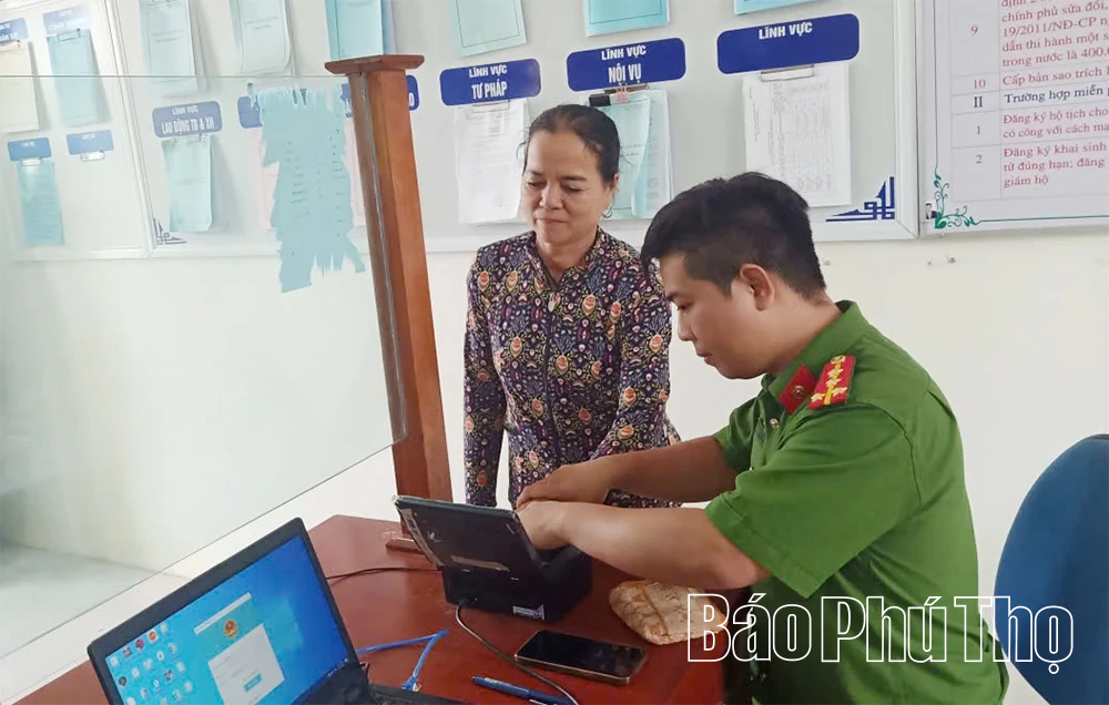 ឧទ្ទិសដល់ការគាំទ្រមនុស្សដើម្បីធ្វើអត្តសញ្ញាណអេឡិចត្រូនិច