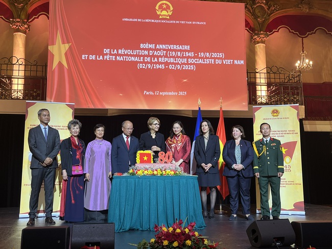 Rực rỡ sắc Việt trong lễ kỷ niệm 80 năm Quốc khánh nước Cộng hòa xã hội chủ nghĩa Việt Nam tại Pháp - Ảnh 1.