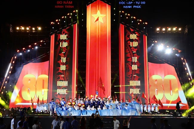 Concert "Tôi yêu Tổ quốc tôi": Khơi dậy niềm tự hào, tình yêu quê hương đất nước trong trái tim mỗi người Việt Nam - Ảnh 16.