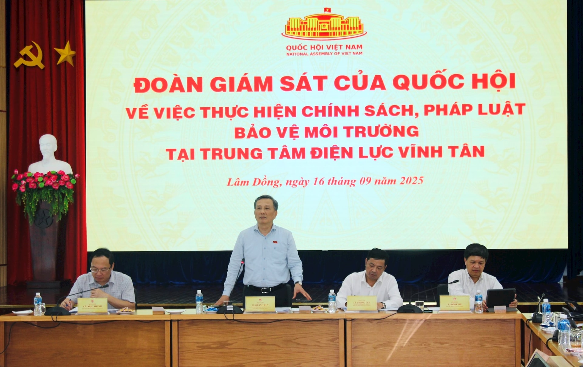 សមមិត្ត Le Quang Huy - សមាជិកគណៈកម្មាធិការមជ្ឈិមបក្ស ប្រធានគណៈកម្មាធិការវិទ្យាសាស្ត្រ បច្ចេកវិទ្យា និងបរិស្ថាននៃរដ្ឋសភា បាននិយាយនៅក្នុងសម័យប្រជុំត្រួតពិនិត្យ។