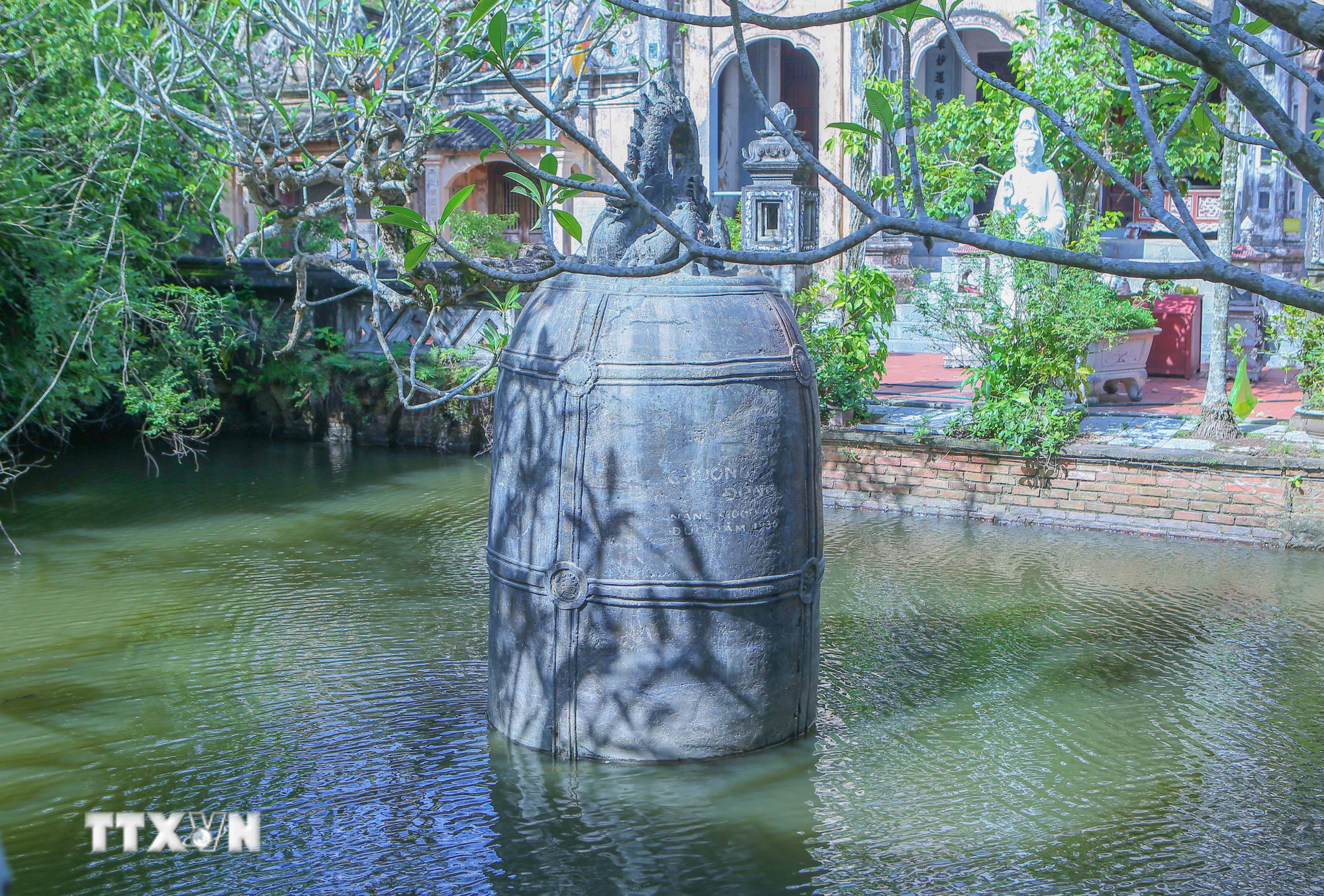 ttxvn-bao-ton-va-phat-huy-gia-tri-van-hoa-tai-di-tich-quoc-gia-dac-biet-chua-co-le-ninh-binh-8277616-3.jpg