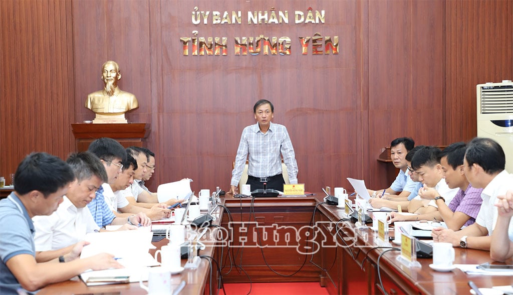 응우옌 훙 남 동지, 성 인민위원회 부위원장께서 회의에서 연설하셨습니다.