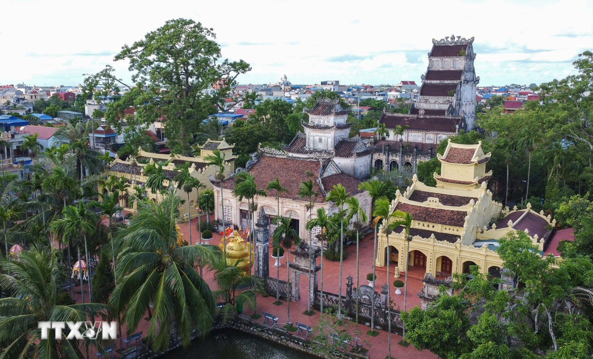 ttxvn-bao-ton-va-phat-huy-gia-tri-van-hoa-tai-di-tich-quoc-gia-dac-biet-chua-co-le-ninh-binh-8277616-2.jpg