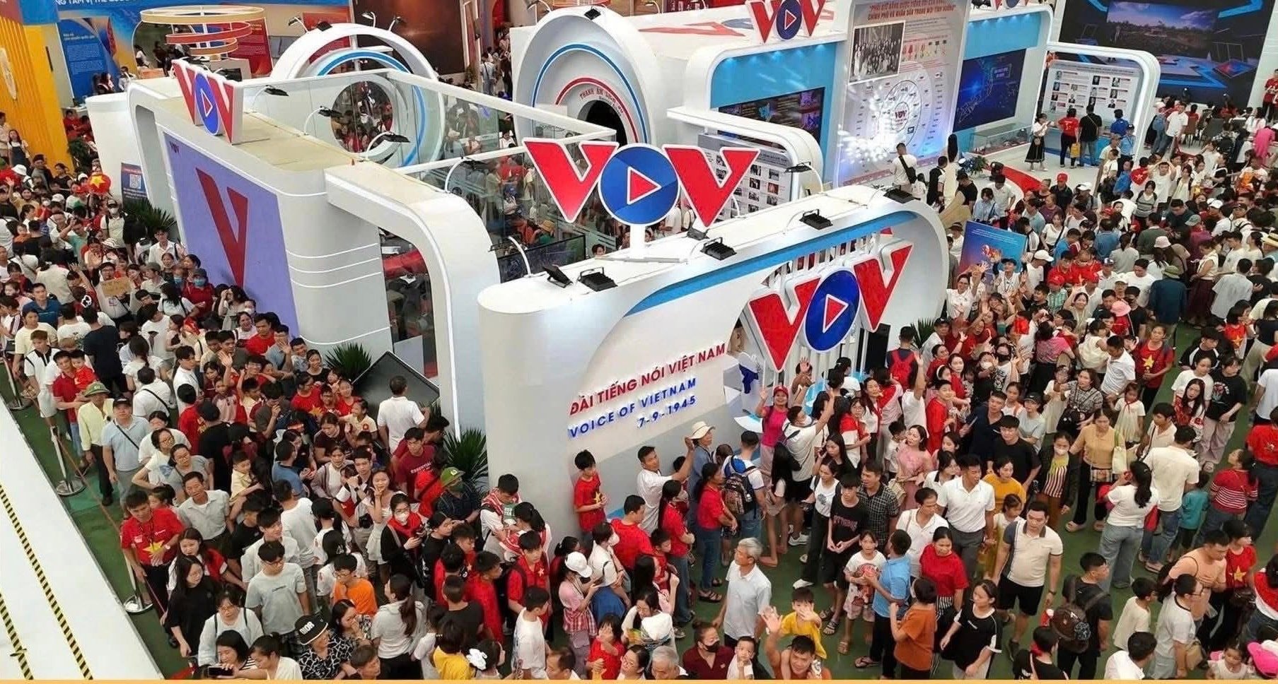 gian-trung-bay-vov.jpg