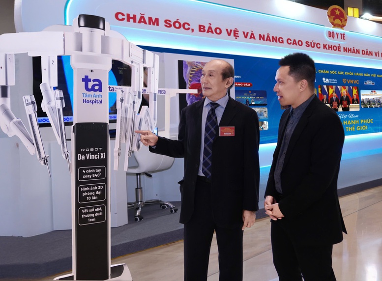 Các "siêu" Robot AI được giới thiệu tại triển lãm thành tựu y tế nổi bật ở Nhà Quốc hội- Ảnh 3.