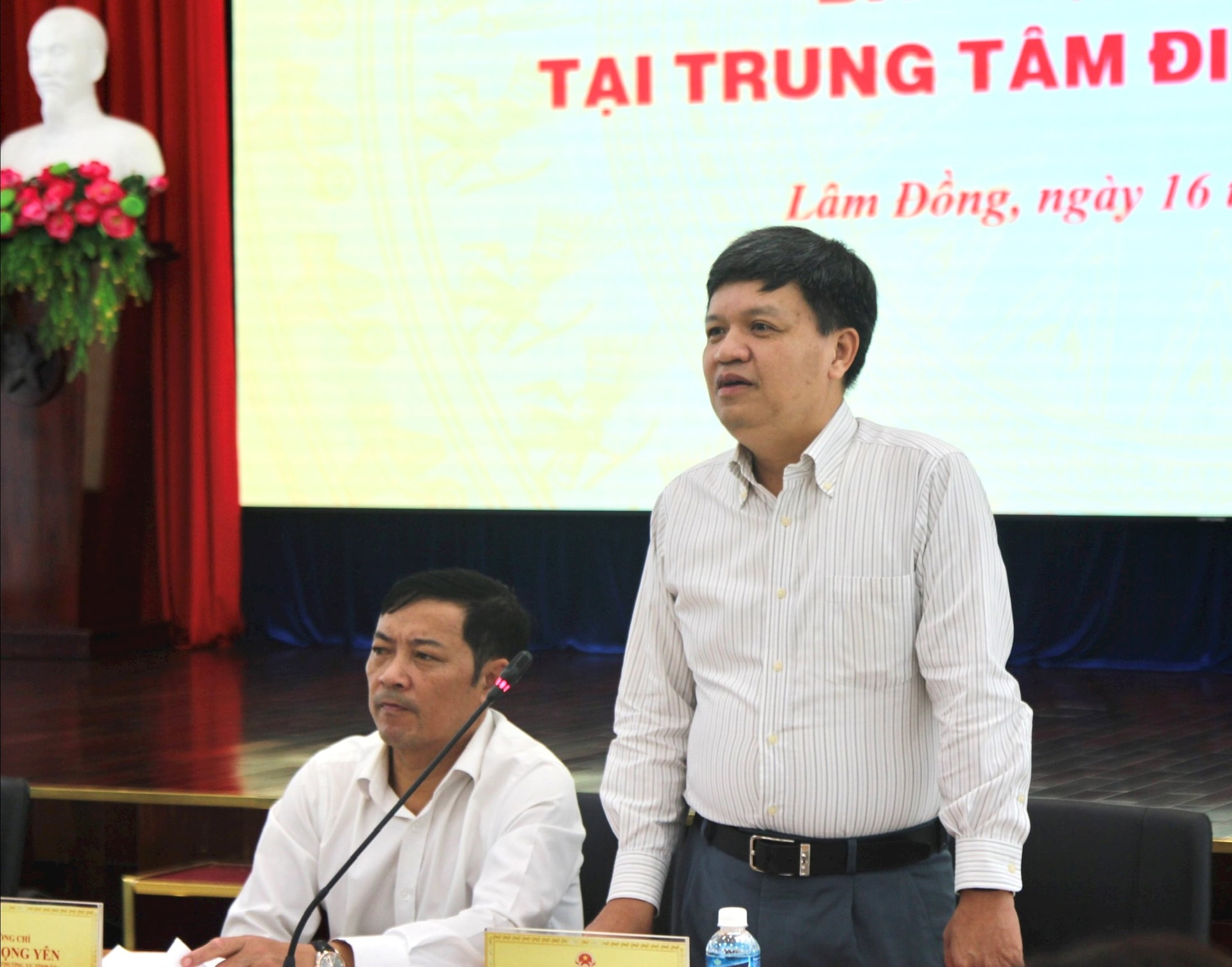 អនុប្រធានគណៈកម្មាធិការវិទ្យាសាស្ត្រ បច្ចេកវិទ្យា និងបរិស្ថាន Ta Dinh Thi ថ្លែងមតិ