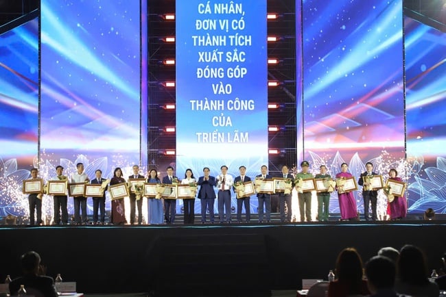 Trao Bằng khen của Thủ tướng cho 36 tập thể có thành tích xuất sắc trong công tác tổ chức và tham gia Triển lãm "80 năm hành trình Độc lập - Tự do - Hạnh phúc"  - Ảnh 2.