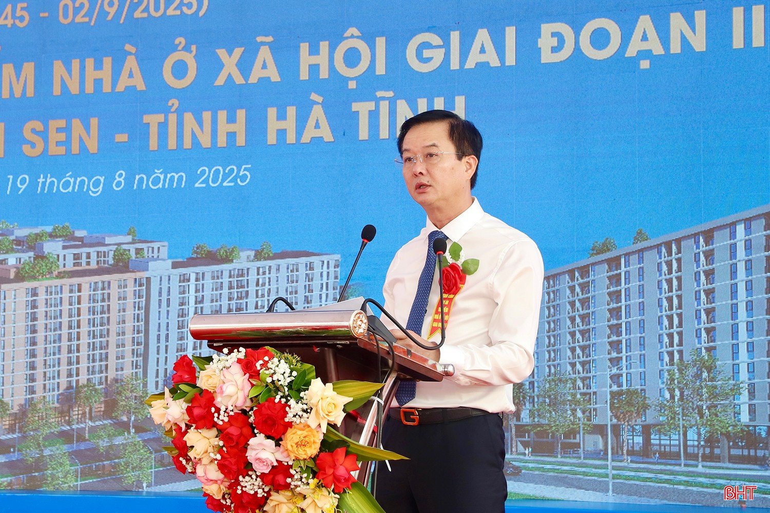 Phó Chủ tịch UBND tỉnh Trần Báu Hà phát biểu tại lễ khởi công.