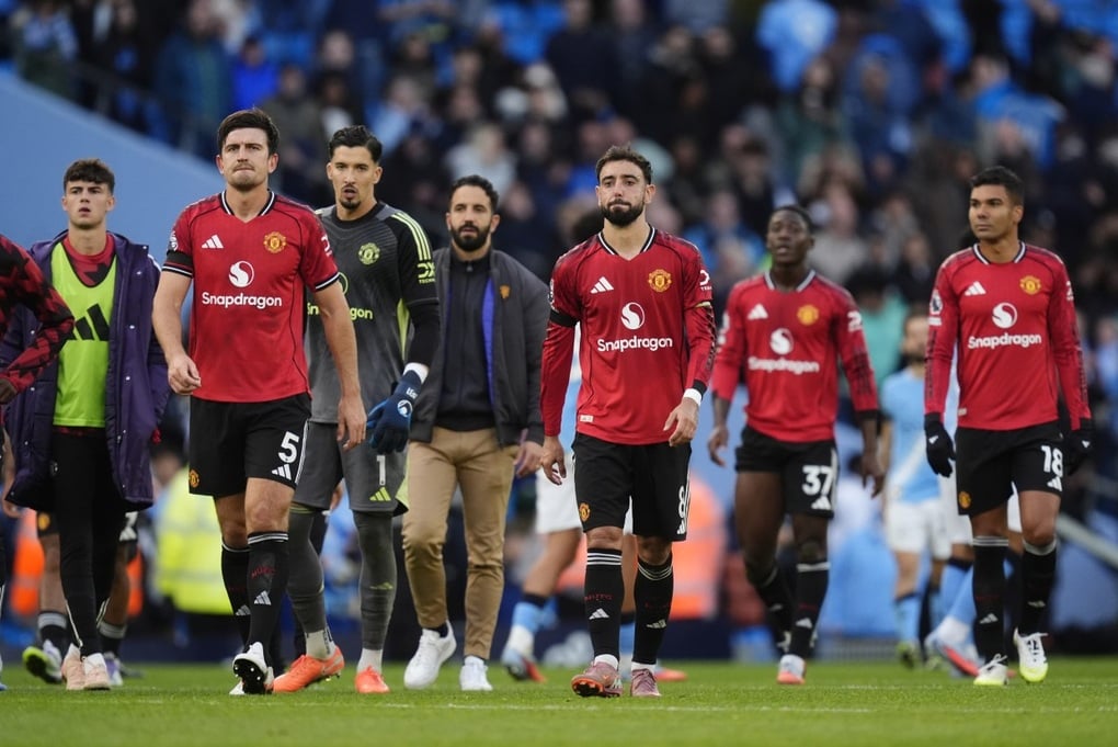 Man Utd căng thẳng: Hàng loạt cầu thủ bất mãn với HLV Amorim - 1