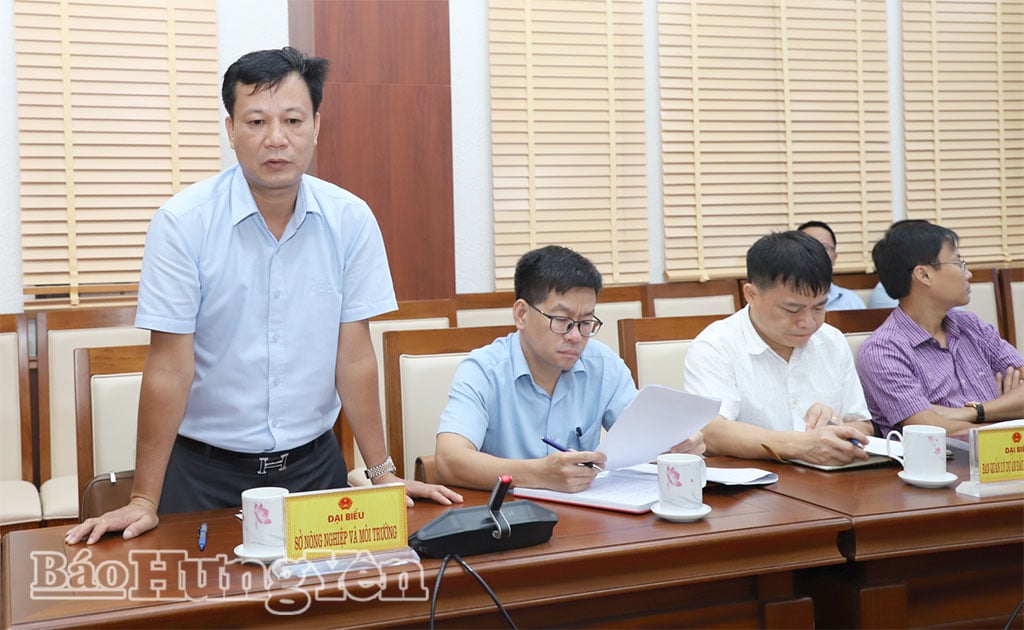 농업환경부의 수장들이 회의에서 연설했습니다.