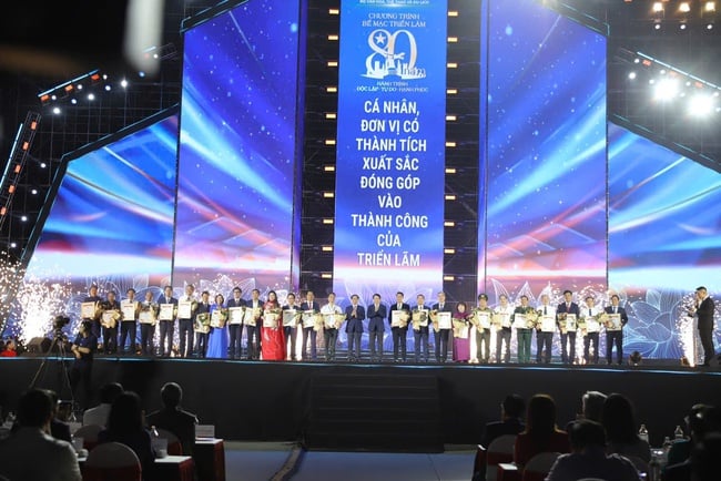 Trao Bằng khen của Thủ tướng cho 36 tập thể có thành tích xuất sắc trong công tác tổ chức và tham gia Triển lãm "80 năm hành trình Độc lập - Tự do - Hạnh phúc"  - Ảnh 4.