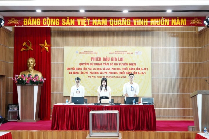 Đấu giá thành công băng tần B1-B1’: Tiếp tục mở rộng hạ tầng số quốc gia theo Nghị quyết 57-NQ/TW- Ảnh 1.