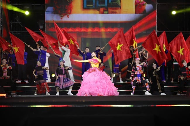 Concert "Tôi yêu Tổ quốc tôi": Khơi dậy niềm tự hào, tình yêu quê hương đất nước trong trái tim mỗi người Việt Nam - Ảnh 9.