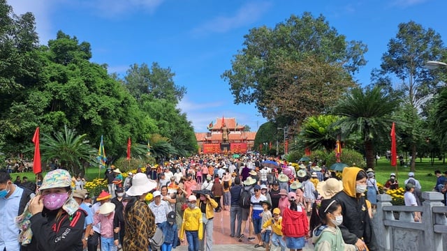 ខួប​មរណភាព​របស់​អធិរាជ Quang Trung៖ គោរព​វិញ្ញាណក្ខន្ធ​វីរជន​ដែល​បាន​ឈ្នះ​រាល់​សមរភូមិ - រូបថត ២.