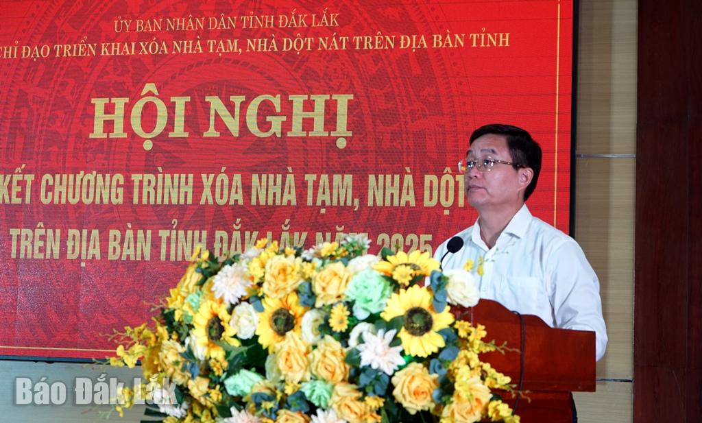 លេខាបក្សខេត្ត Nguyen Dinh Trung ថ្លែងមតិក្នុងសន្និសីទ។