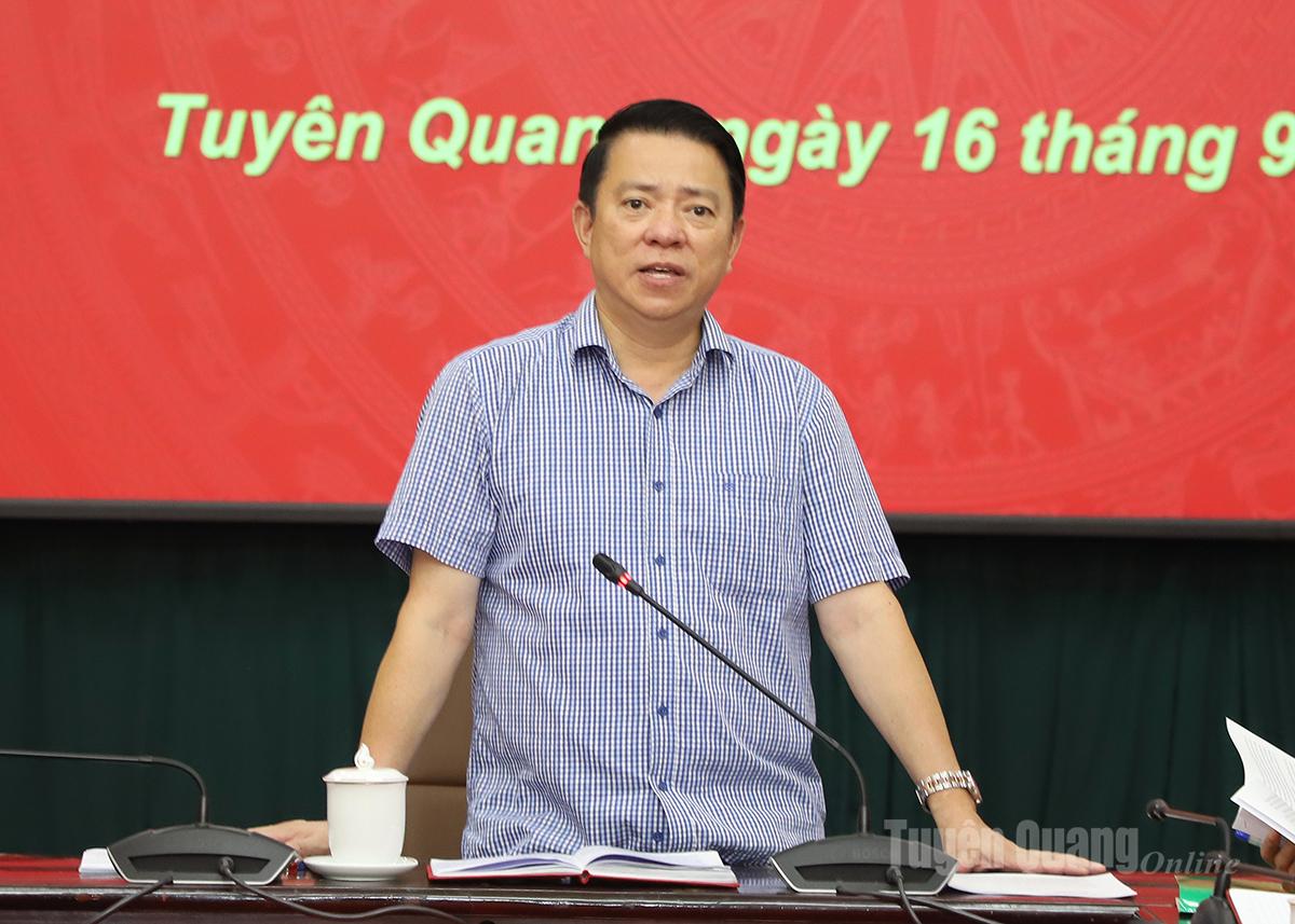 Comrade Tran Manh Loi, member of the Provincial Party Standing Committee, Head of the Provincial Party Committee's Propaganda and Mass Mobilization Commission, Head of the Sub-committee spoke at the meeting.