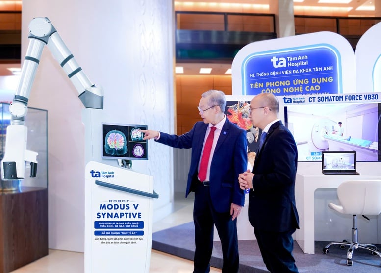 Các "siêu" Robot AI được giới thiệu tại triển lãm thành tựu y tế nổi bật ở Nhà Quốc hội- Ảnh 4.