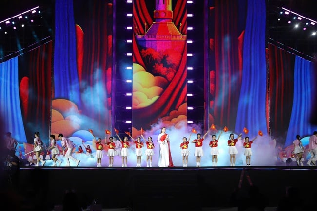 Concert "Tôi yêu Tổ quốc tôi": Khơi dậy niềm tự hào, tình yêu quê hương đất nước trong trái tim mỗi người Việt Nam - Ảnh 12.