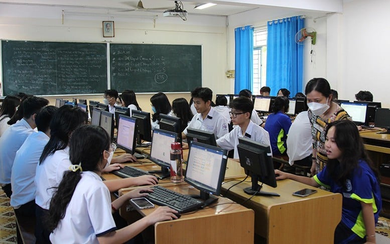 교육 및 훈련 분야에서 디지털 기술과 인공지능의 포괄적인 디지털 전환, 대중화 및 강력한 적용