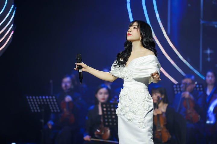 Ca sĩ Minh Chuyên - Quán quân Sao Mai điểm hẹn 2010.