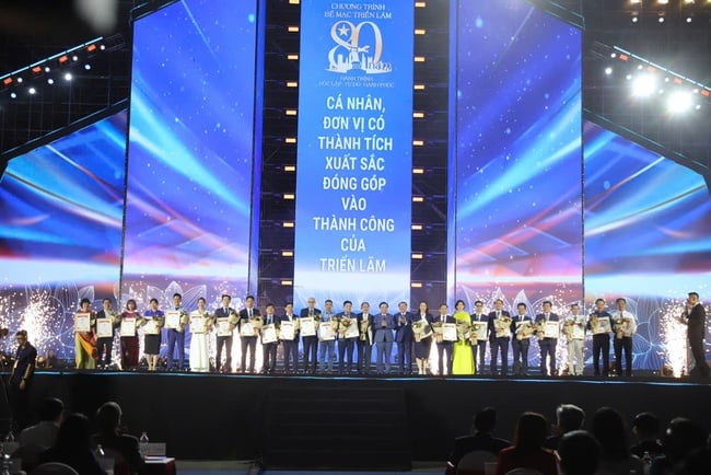 Trao Bằng khen của Thủ tướng cho 36 tập thể có thành tích xuất sắc trong công tác tổ chức và tham gia Triển lãm "80 năm hành trình Độc lập - Tự do - Hạnh phúc"  - Ảnh 5.