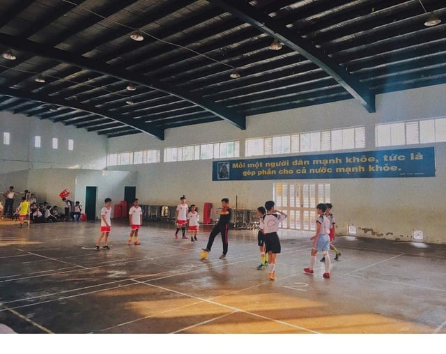 Bất ngờ với hiệu trưởng không cho thu tiền quỹ phụ huynh, vì sao? - Ảnh 2.