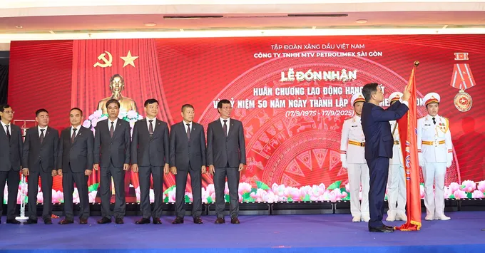 លោក Dung Nguyen.png