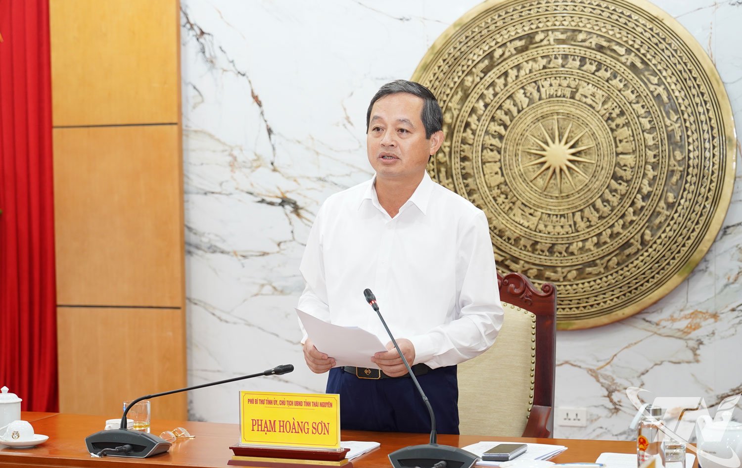 សមមិត្ត Pham Hoang Son ប្រធានគណៈកម្មាធិការប្រជាជនខេត្ត Thai Nguyen បានរាយការណ៍នៅសន្និសីទ។