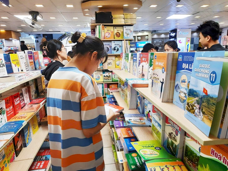 Làm một bộ sách giáo khoa thống nhất toàn quốc: Hiện đại, sáng tạo, kết nối công nghệ - Ảnh 1.
