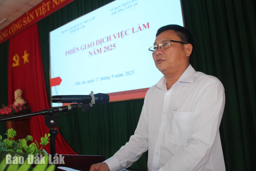 នាយករងមជ្ឈមណ្ឌលសេវាកម្មការងារ Dak Lak លោក Cao Tan Truong ថ្លែង