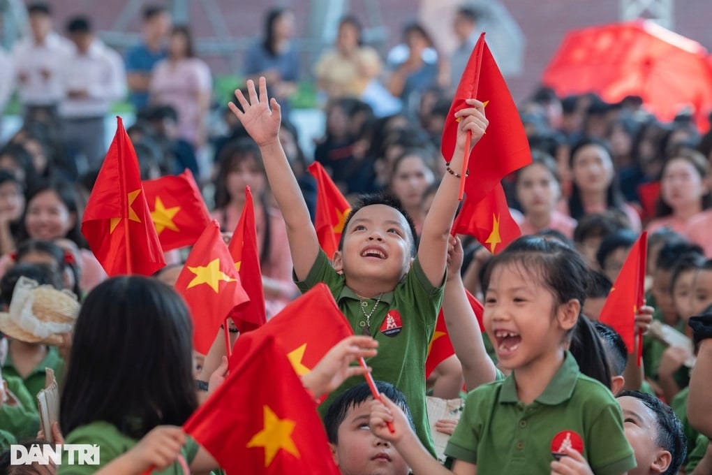 Miễn học phí, hỗ trợ bữa trưa cho học sinh, kiểm tra các khoản thu đầu năm - 1