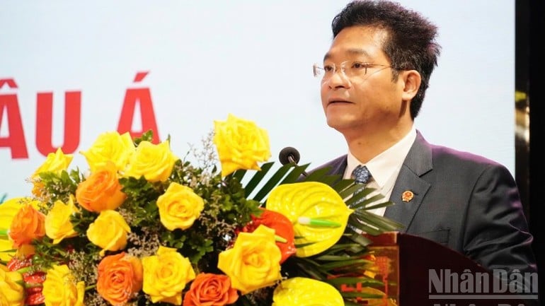 លោក Tran Anh Dung អនុប្រធានគណៈកម្មាធិការប្រជាជនខេត្ត Ninh Binh បានអះអាងថា៖ សន្និសីទដែលត្រូវបានប្រារព្ធឡើងនៅលើទឹកដីប្រវត្តិសាស្ត្រនៃរដ្ឋធានីបុរាណ Hoa Lu គឺជាកិត្តិយសដ៏ធំធេងសម្រាប់ខេត្ត Ninh Binh។