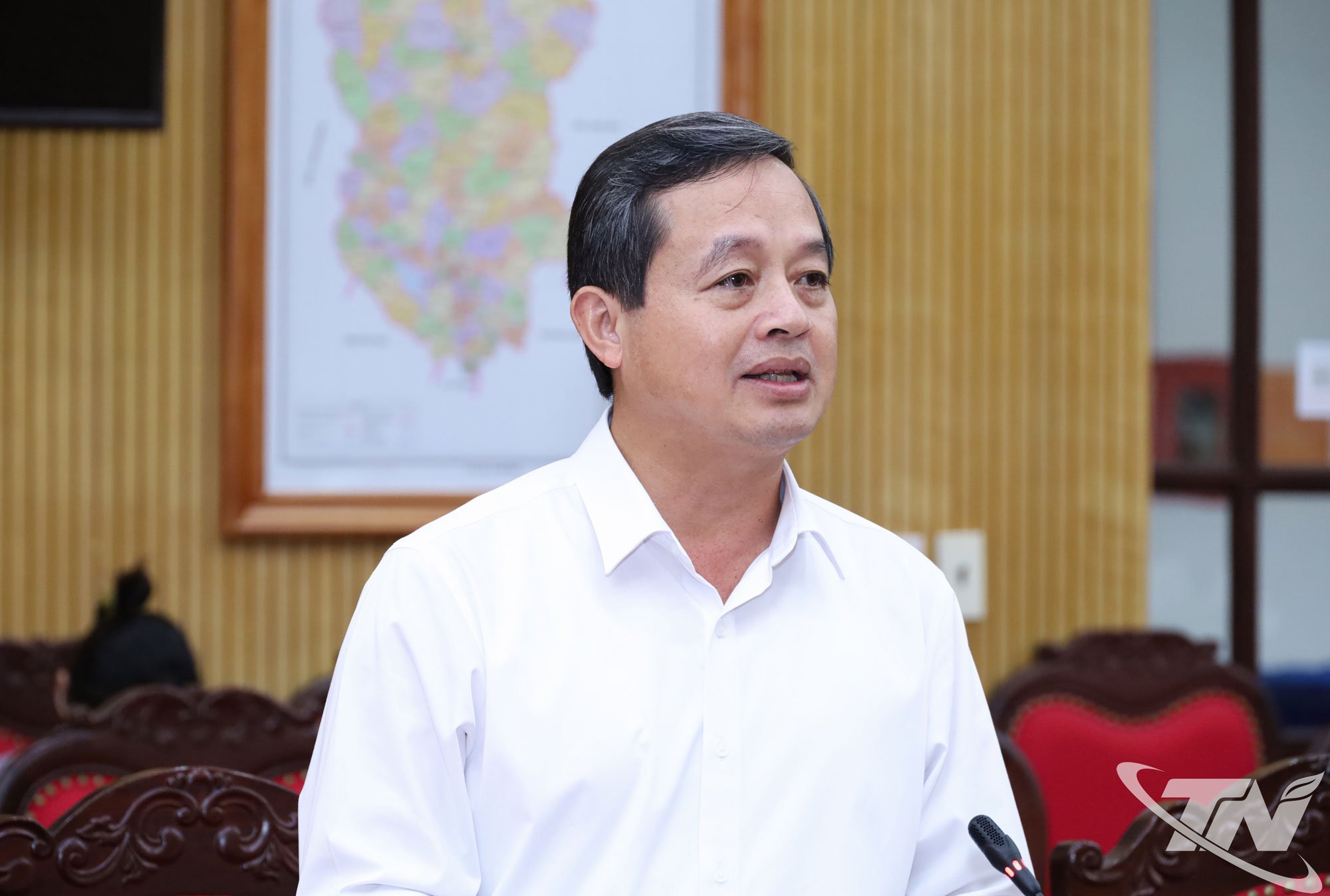 សមមិត្ត Pham Hoang Son អនុលេខាគណៈកម្មាធិការបក្សខេត្ត ប្រធានគណៈកម្មាធិការប្រជាជនខេត្ត Thai Nguyen ថ្លែងមតិក្នុងសន្និសីទ។