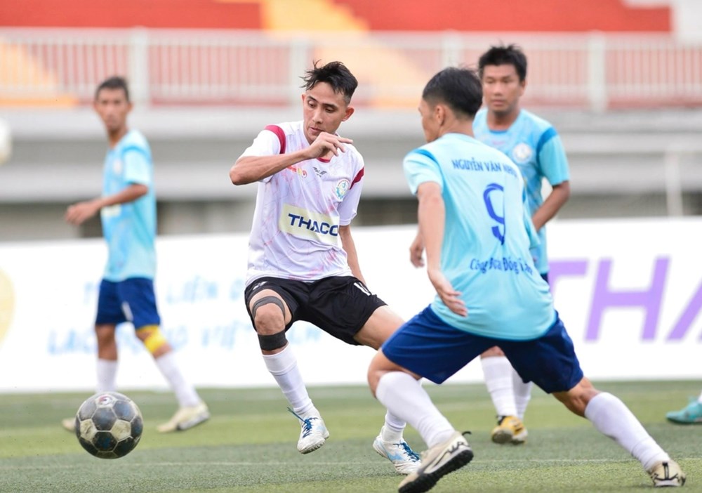 ក្រុមចំនួន 40 ចូលរួមការប្រកួតបាល់ទាត់កម្មករ និងមន្ត្រីរាជការវៀតណាមឆ្នាំ 2025 - រូបថត 1