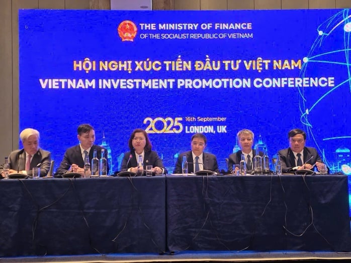 Việt Nam phát triển thị trường chứng khoán minh bạch và bền vững tại Vương quốc Anh - Ảnh 2.