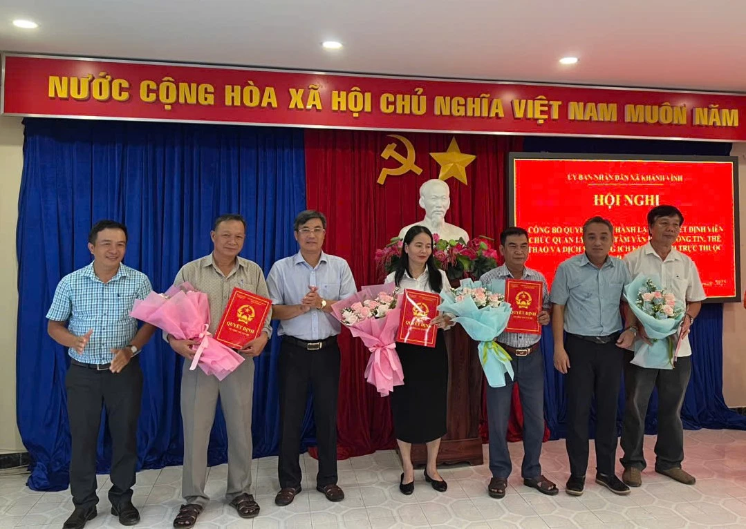ថ្នាក់​ដឹកនាំ​ឃុំ​បាន​ផ្តល់​ការ​សម្រេច​ចិត្ត​តែងតាំង​មុខ​តំណែង​ថ្នាក់​ដឹកនាំ។