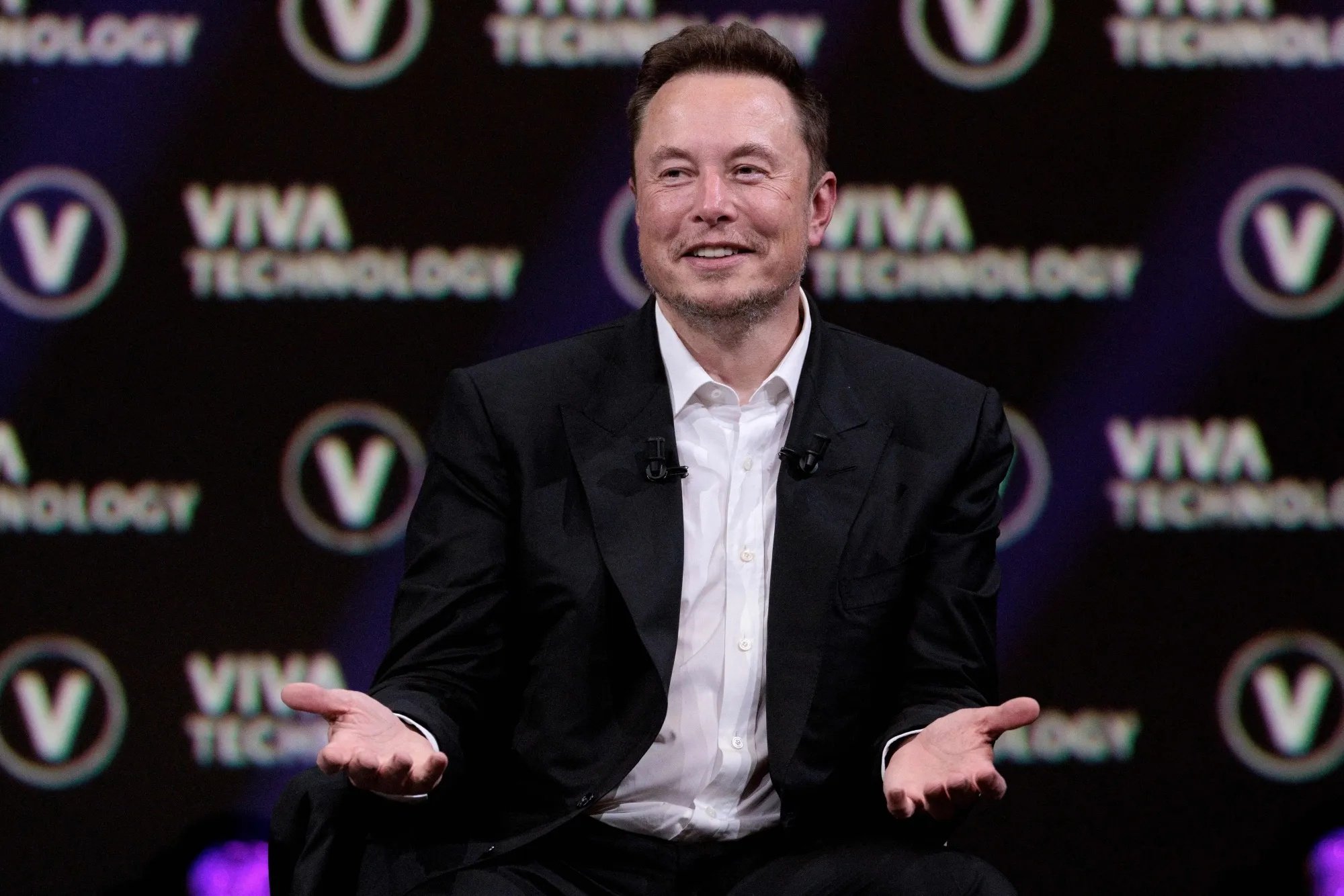 Elon Musk huong loi anh 1