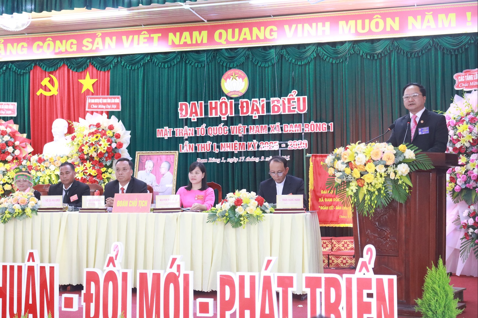 Phó Chủ tịch Ủy ban MTTQ Việt Nam tỉnh Phạm Văn Đức phát biểu chỉ đạo tại Đại hội