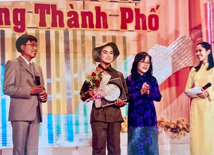 Nghệ sĩ tiếc thương Nhà báo Nguyễn Thị Hằng Nga – 