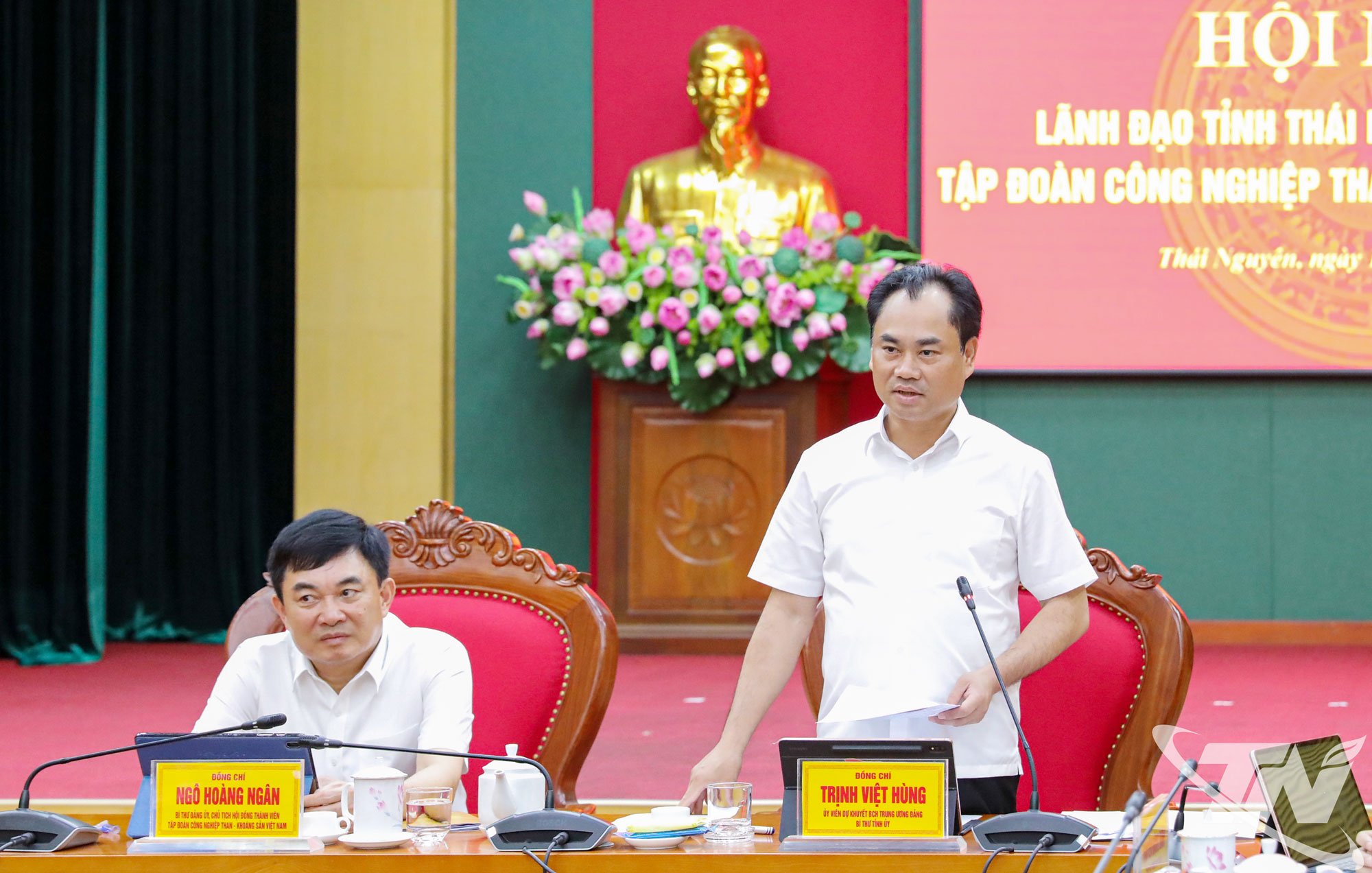 សមមិត្តលេខាគណៈកម្មាធិការបក្សខេត្ត Thai Nguyen លោក Trinh Viet Hung ថ្លែងមតិក្នុងសន្និសីទ។