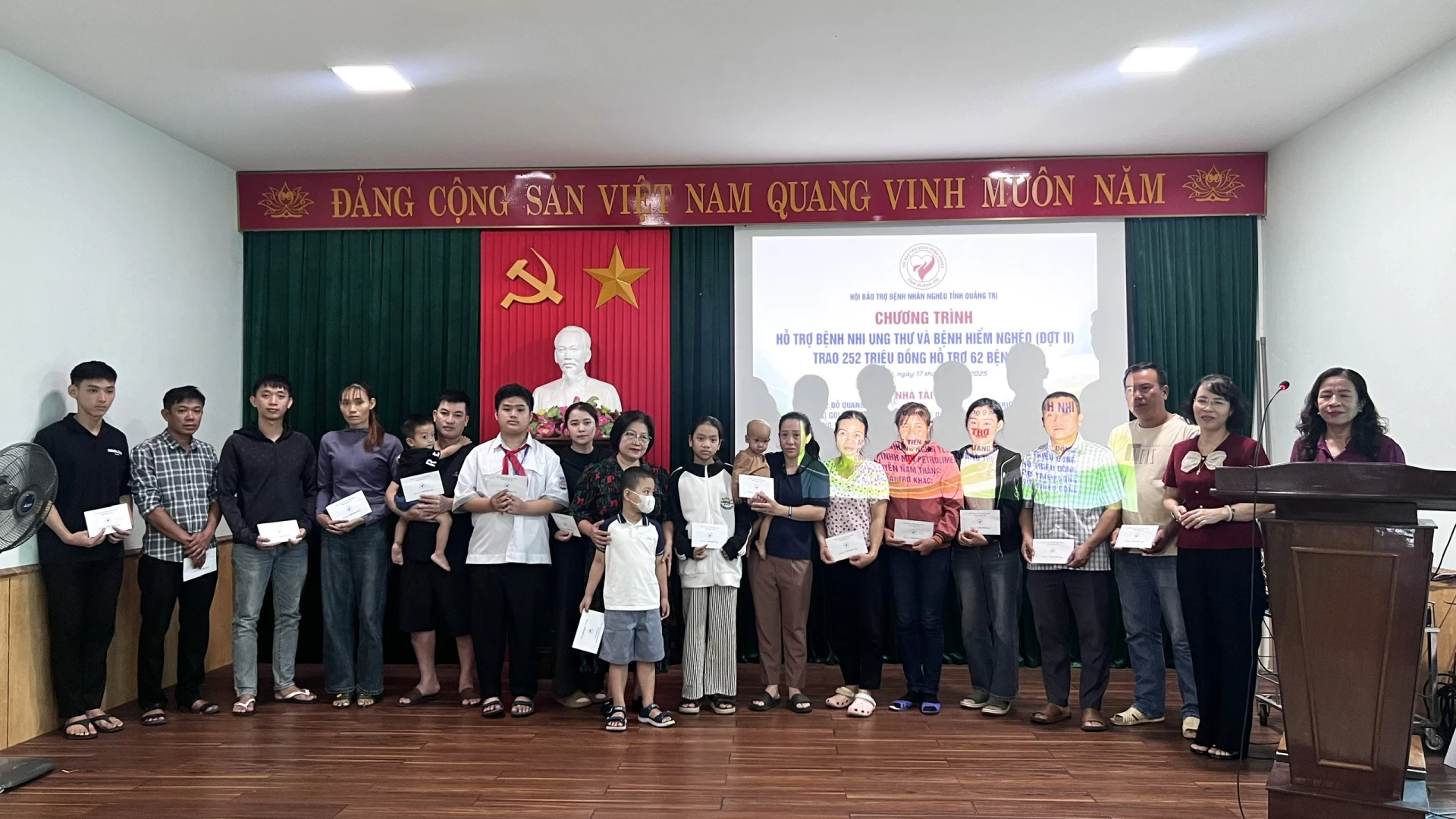 កុមារ​ដែល​មាន​ជំងឺ​មហារីក និង​ជំងឺ​ធ្ងន់ធ្ងរ​ក្នុង​ខេត្ត​ត្រូវ​បាន​ផ្តល់​ថវិកា​សម្រាប់​ជួយ​ព្យាបាល។