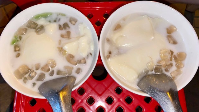 Món ngon mùi nhớ đất Tây Đô: Xe tàu hũ hơn 20 năm chỉ bán giữa khuya - Ảnh 2.