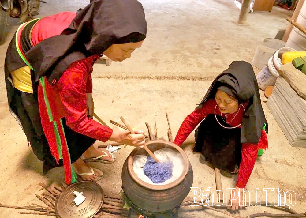 Five-color sticky rice - Rich in the flavors of the mountains and forests