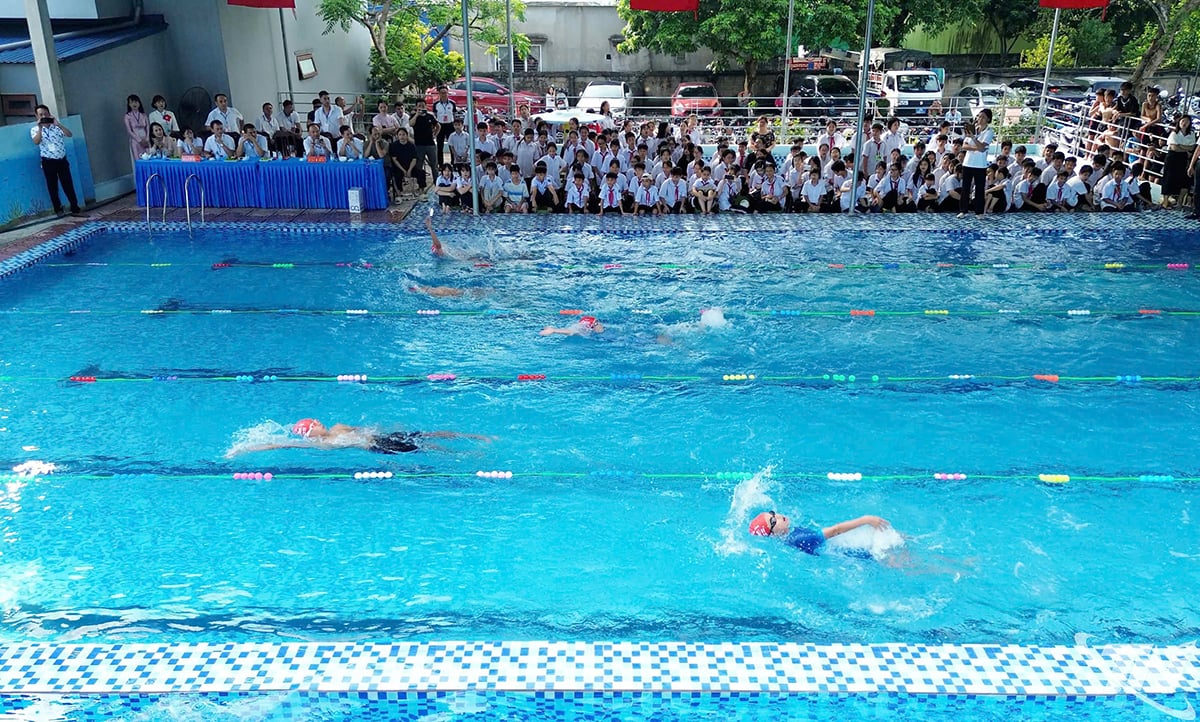 Một số trường học trên địa bàn tỉnh đã xây dựng bể bơi và tổ chức các hoạt động dạy bơi, hướng dẫn kỹ năng phòng chống đuối nước cho học sinh.