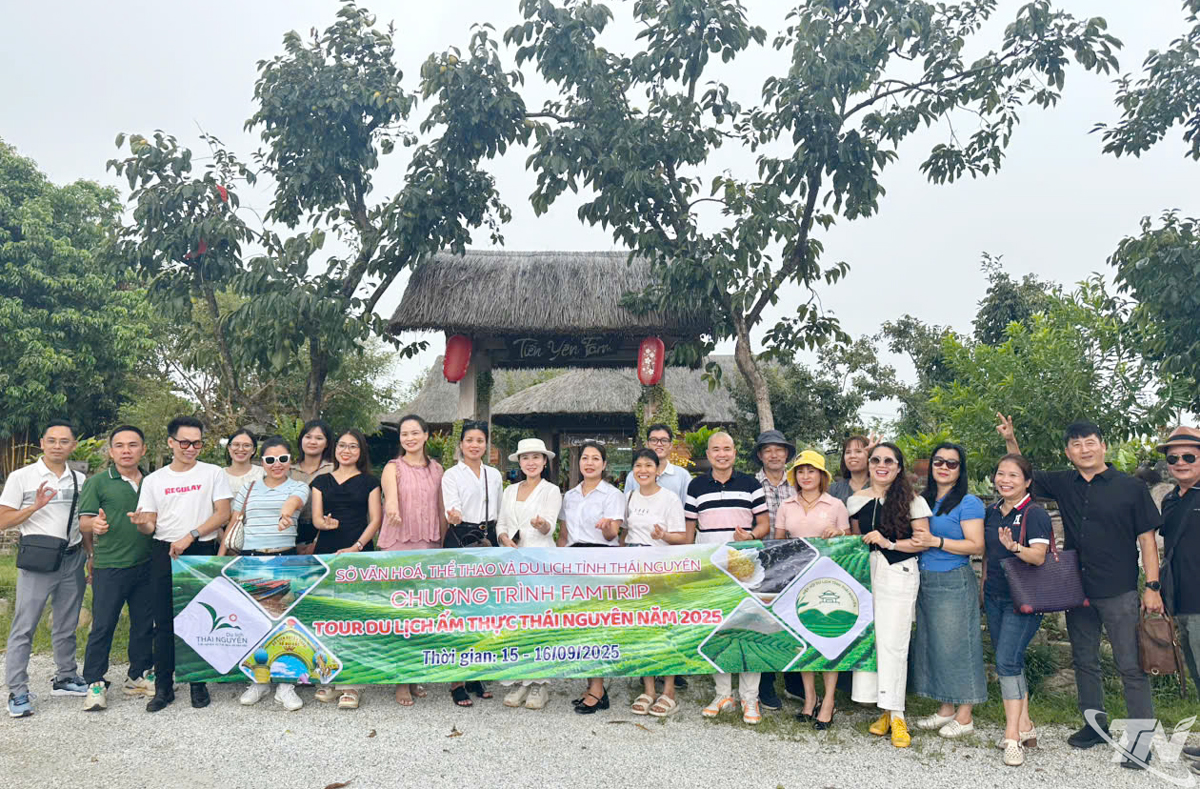 ទៀ យ៉េន និងសហករណ៍ទេសចរណ៍សហគមន៍។