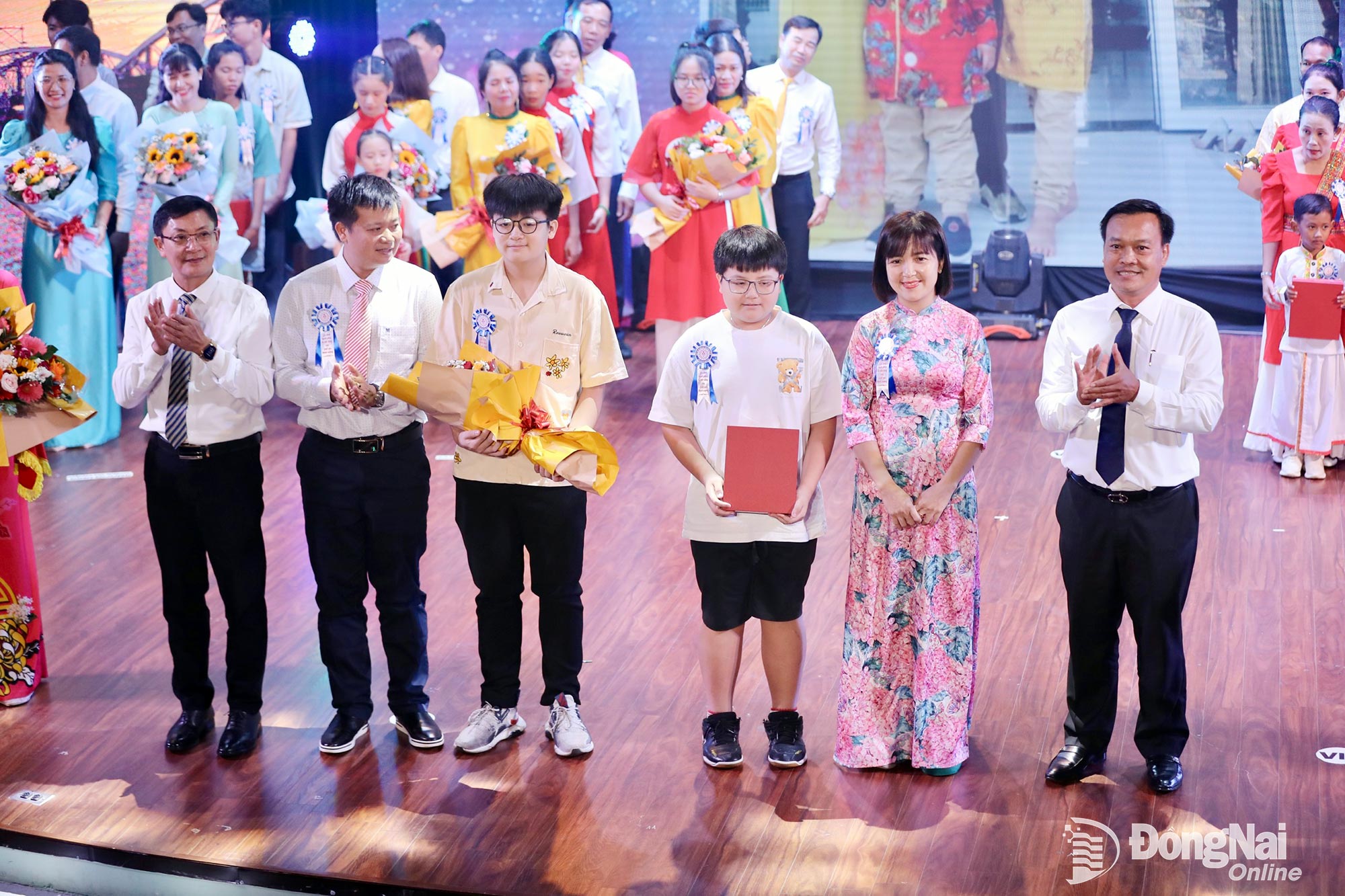 Typiska kulturfamiljer från Dong Nai deltar i Sydostasiatiska familjefestivalen 2024. Foto: My Ny